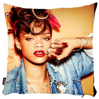 Rihanna Yastık Kılıfı